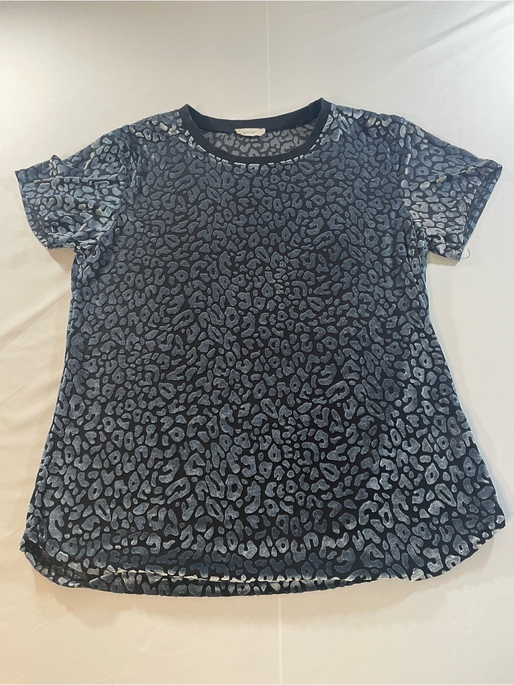 Women's black snd silver animal Print Short Sleeve Top
